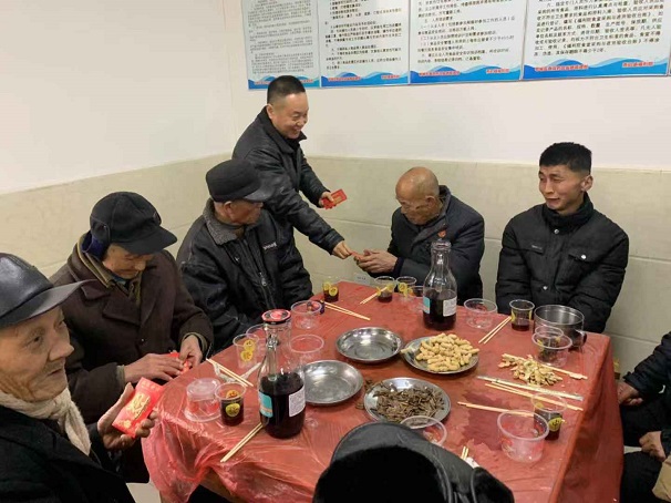 2019讓愛依舊，湖北昌利領(lǐng)導(dǎo)前往福利院慰問