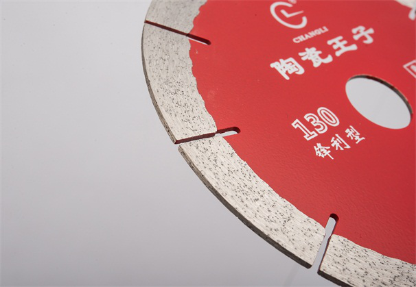 陶瓷鋸片加工的瓷磚在鋪貼的時候會出現(xiàn)哪些問題呢